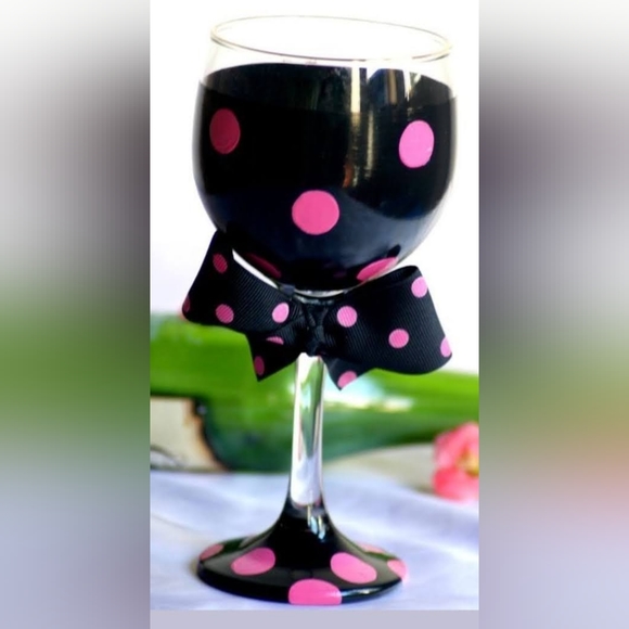 Hand painted polka dot wine glass - Picture 1 of 1